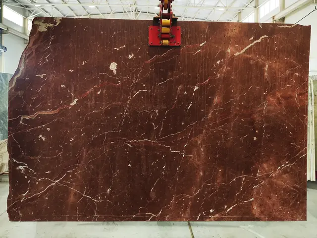 Слэб из мрамора ROSSO ALICANTE полированный 2200x1530x20 мм, код 13532