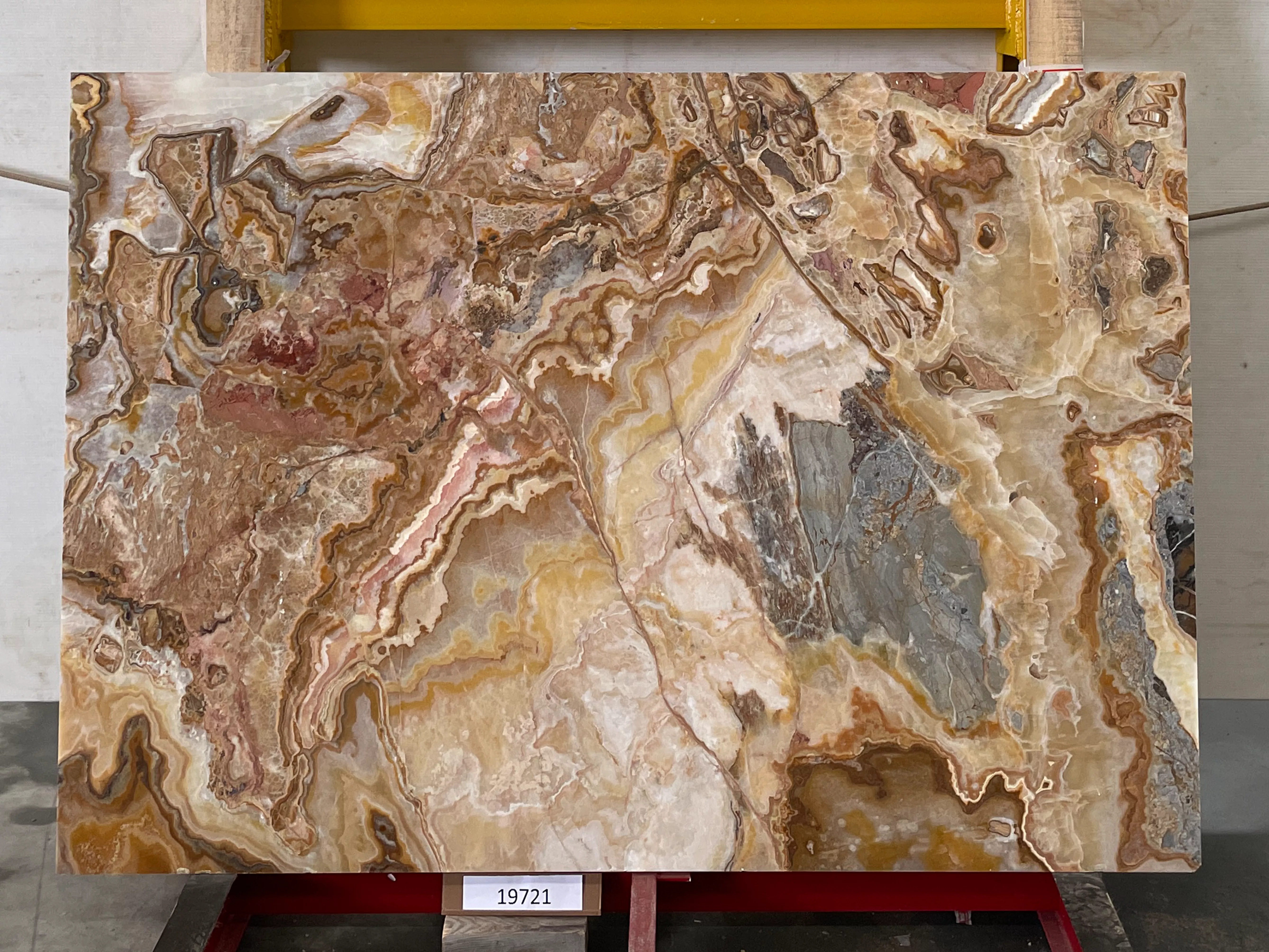 Слэб из оникса ONICE ROMANTIC BROWN полированный 2000x1400x20 мм, код 19721