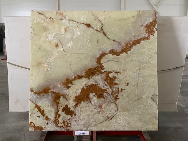 Слэб из оникса VERDE полированный 1980x1850x20 мм, код 19689