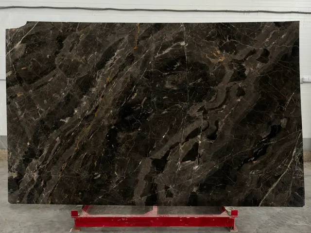 Слэб из мрамора SAINT PELAGIA полированный 3010x1860x20 мм, код 24523