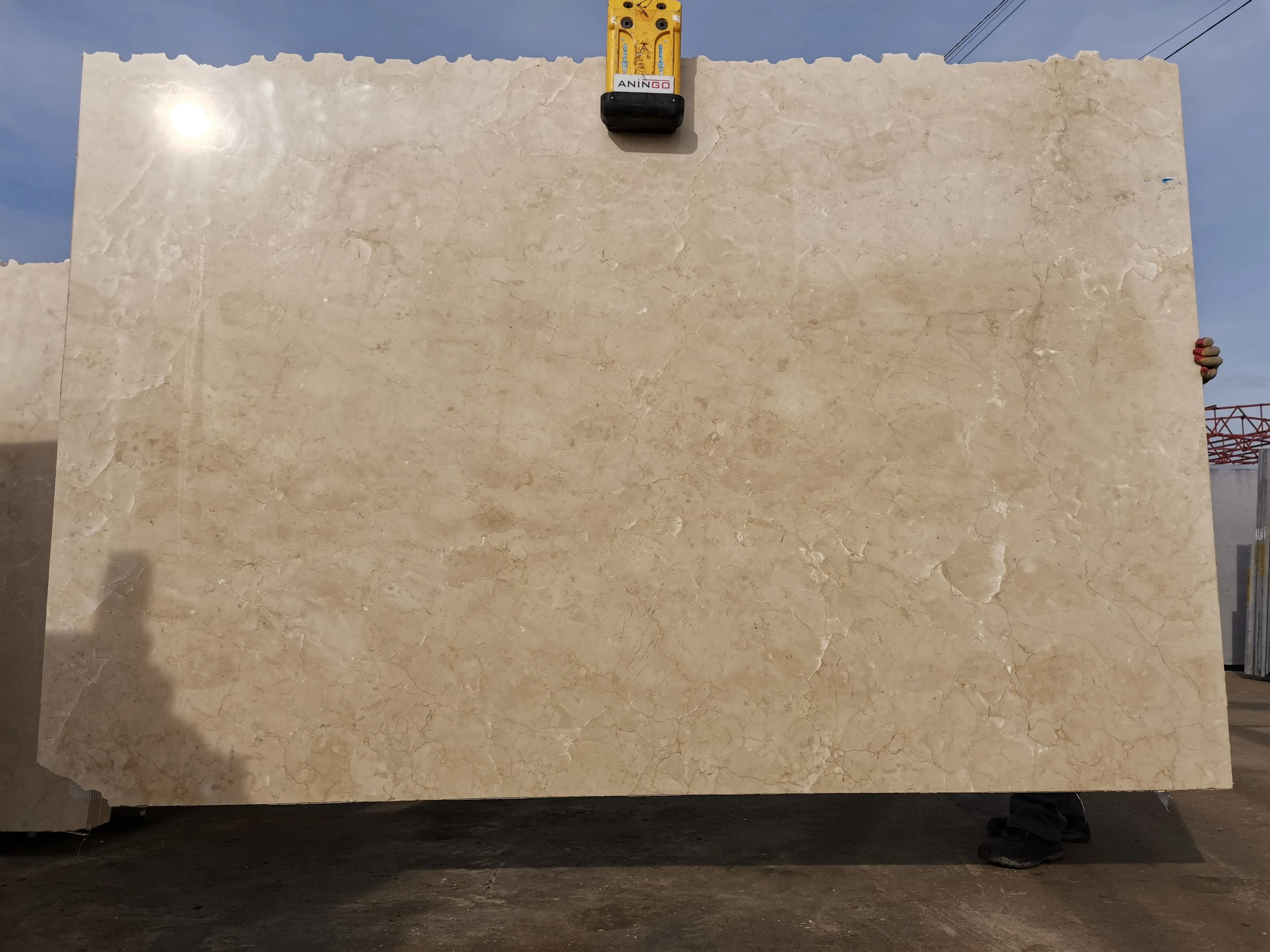 Слэб из мрамора CREMA MARFIL EXTRA полированный 2750x1800x30 мм, код 13512