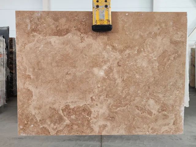 Слэб из травертина ANTIQ CROSS 1850x1550x20 мм, код 21338