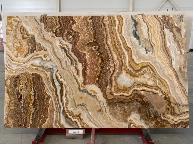 Слэб из оникса ONICE ROMANTIC BROWN полированный 2750x1700x20 мм, код 19368