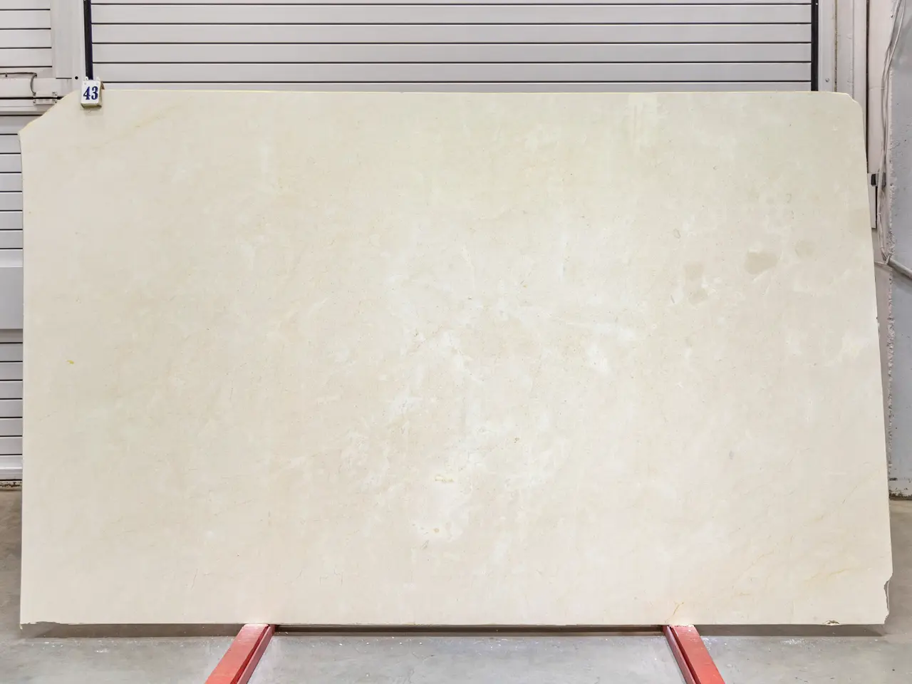 Слэб из мрамора CREMA MARFIL EXTRA полированный 3050x1860x20 мм, код 25740