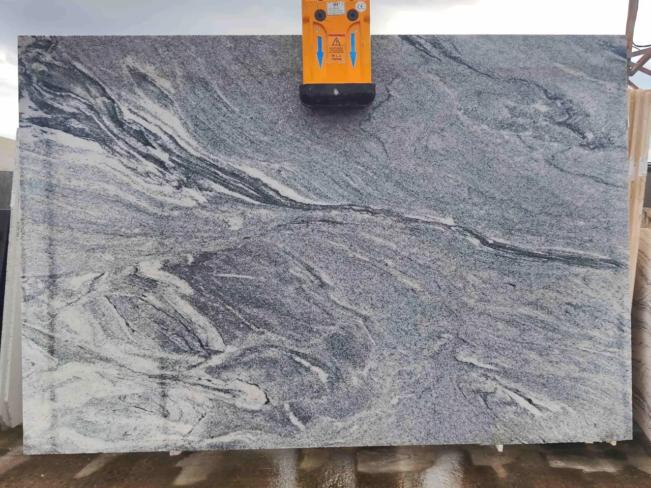 Слэб из мрамора GALALA полированный 3000x1450x30 мм, код 26408