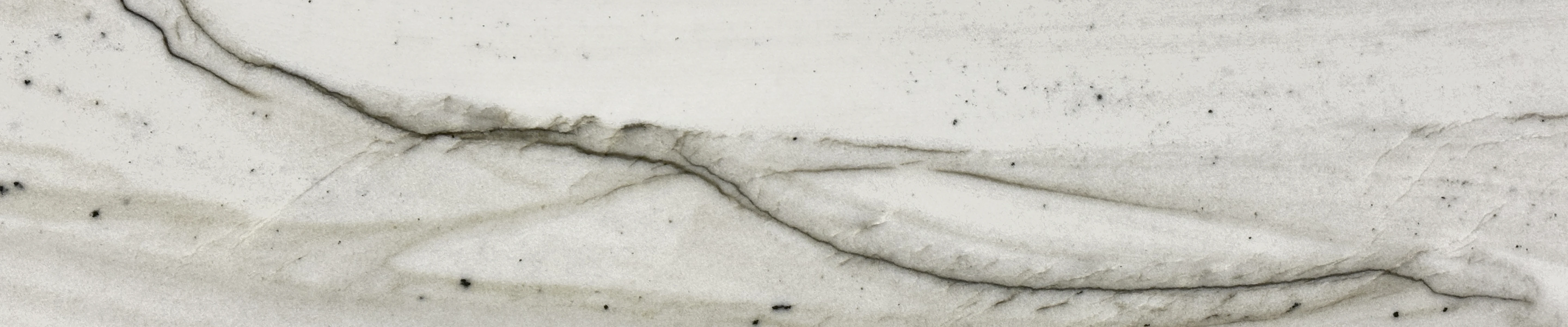 Кварцит CHANTILLY полированный