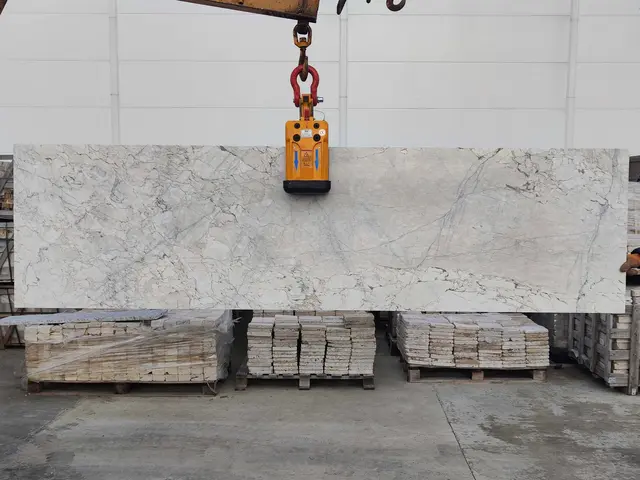 Полоса из мрамора CALACATTA CREMO полированный 2800x750x20 мм, код 26654