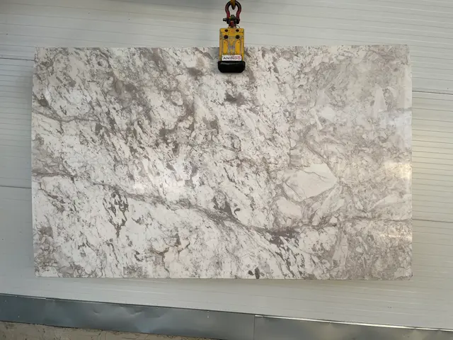 Слэб из мрамора PIRGON полированный 2970x1800x20 мм, код 14352