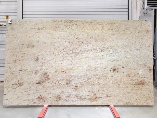 Слэб из гранита IVORY BROWN полированный 3400x1950x30 мм, код 25789