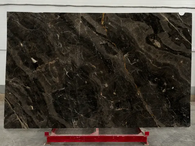 Слэб из мрамора SAINT PELAGIA полированный 3010x1860x20 мм, код 24501