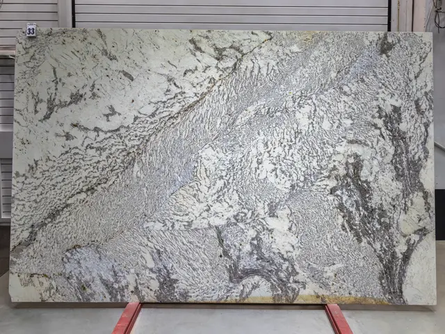 Слэб из гранита REAL BLANСO полированный 3210x2070x20 мм, код 28496