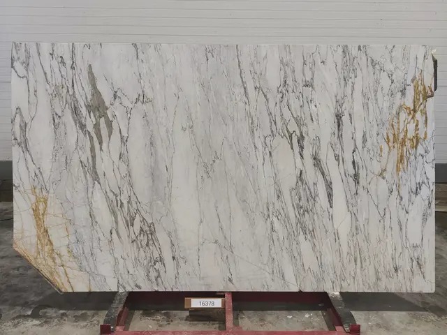 Слэб из мрамора STATUARIO полированный 2800x1770x20 мм, код 16378