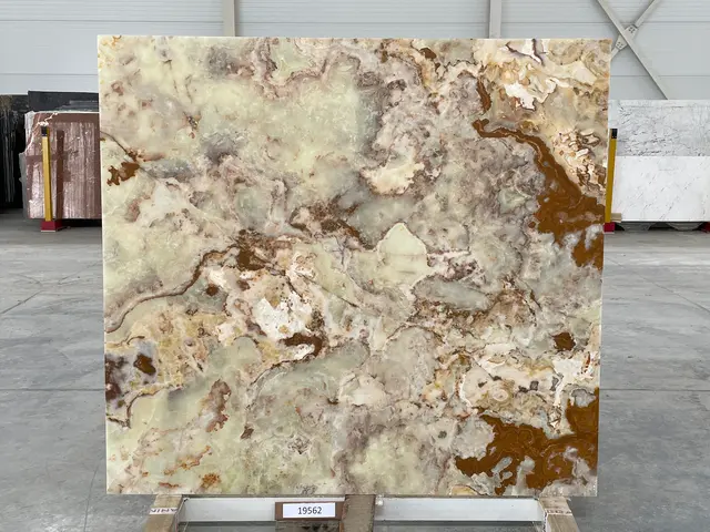 Слэб из оникса ONICE WHITE FLORENCE полированный 1960x1800x20 мм, код 19562