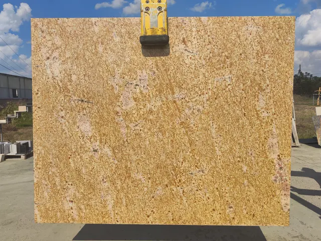 Слэб из гранита IMPERIAL GOLD полированный 1980x1590x30 мм, код 21753