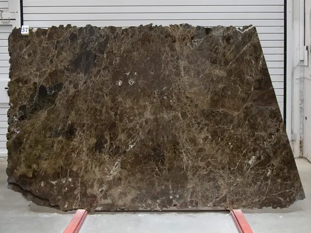Слэб из мрамора EMPERADOR DARK полированный 2400x1720x20 мм, код 25816