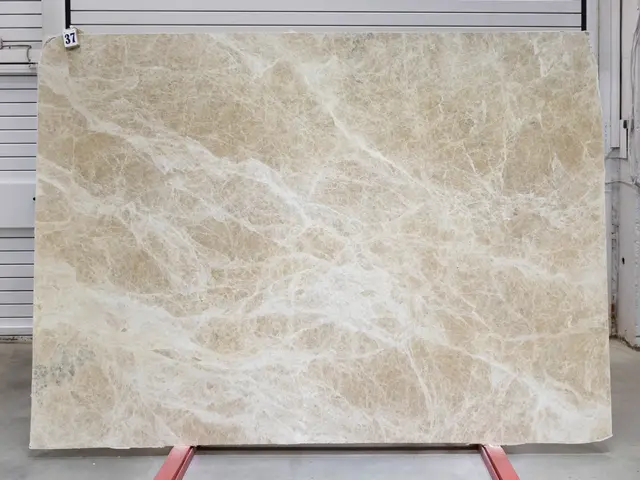 Слэб из мрамора EMPERADOR LIGHT полированный 2760x1970x20 мм, код 25780