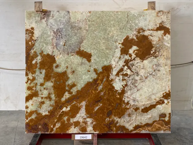 Слэб из оникса VERDE полированный 1900x1600x20 мм, код 19642