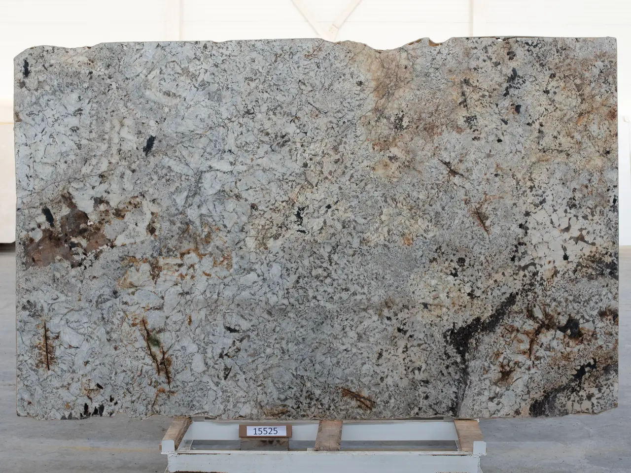 Слэб из гранита DELICATUS WHITE 3220x2000x30 мм, код 15525