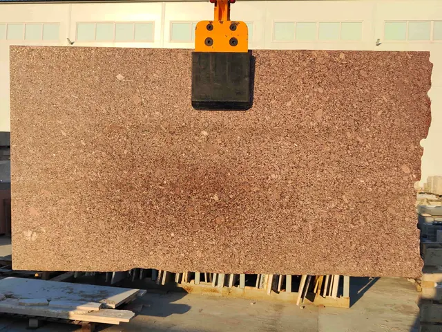 Полоса из гранита IMPERIAL RED термообработанный 1530x830x20 мм, код 26854