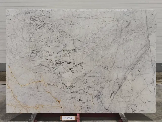 Слэб из мрамора STATUARIO полированный 2600x1800x20 мм, код 16874