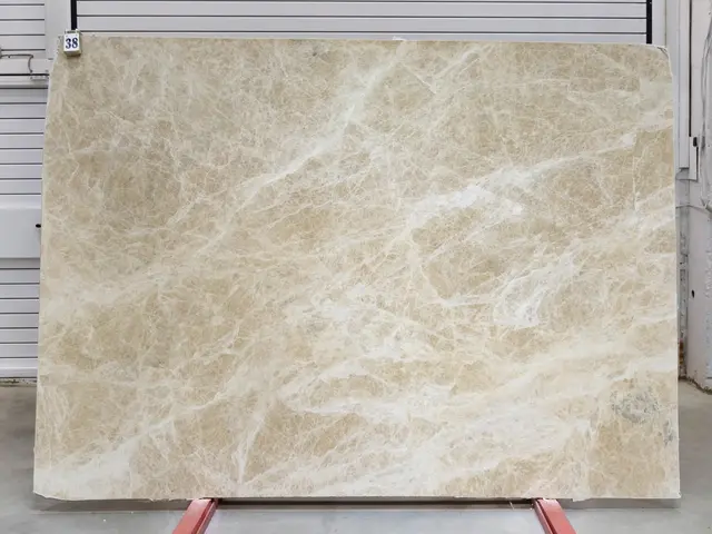 Слэб из мрамора EMPERADOR LIGHT полированный 2760x1970x20 мм, код 25781