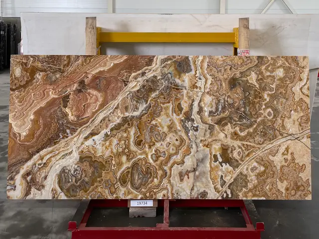 Слэб из оникса ONICE ROMANTIC BROWN полированный 2850x1350x20 мм, код 19734