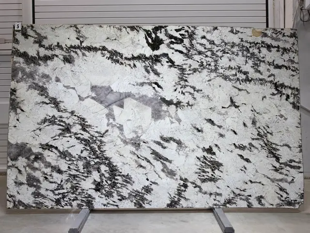 Слэб из кварцита TOURMALINE ICE полированный 3330x1990x20 мм, код 25711