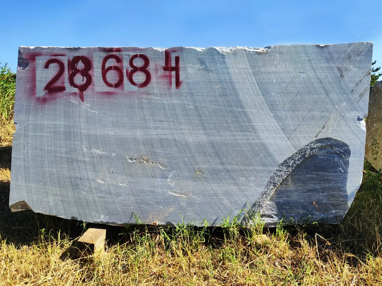 Мрамор Блок из мрамора УФАЛЕЙСКИЙ 2100x1060x1720 мм, код 28684