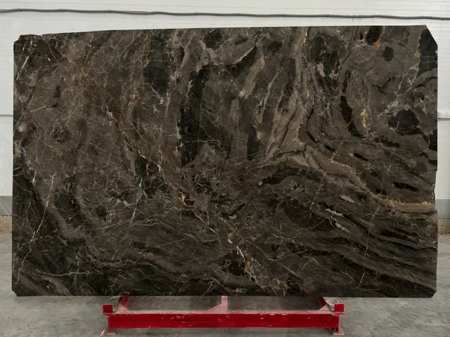 Слэб из мрамора SAINT PELAGIA полированный 2950x1850x30 мм, код 24480