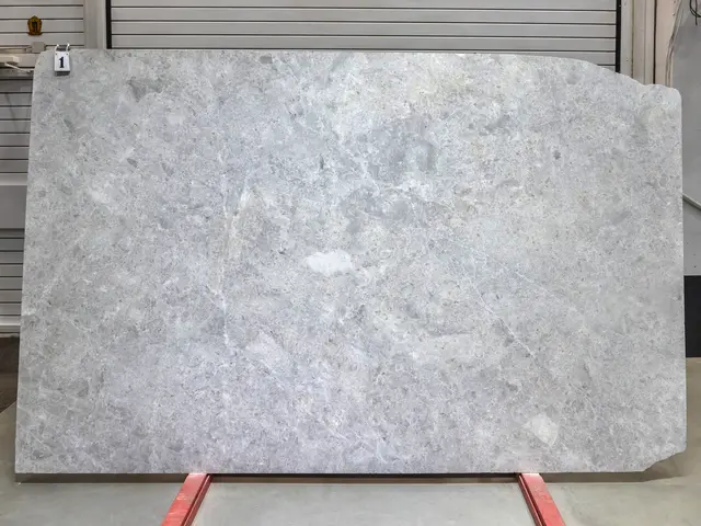 Слэб из мрамора TUNDRA GREY полированный 2820x1800x30 мм, код 28731