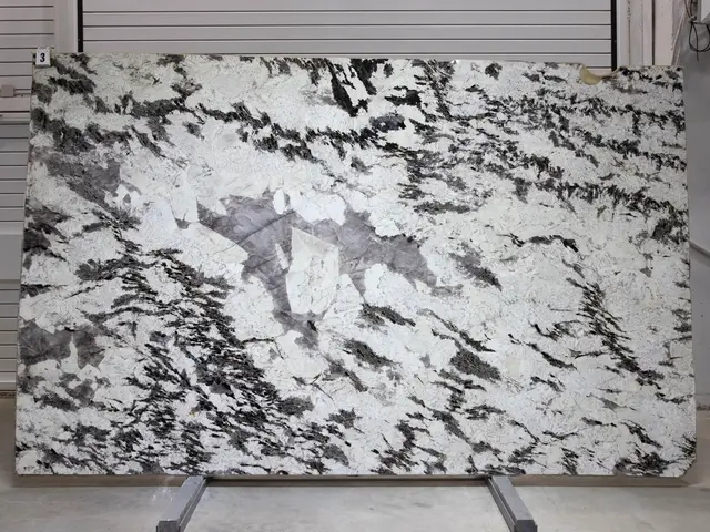 Слэб из кварцита TOURMALINE ICE полированный 3280x1990x20 мм, код 25709