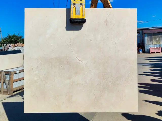 Слэб из мрамора CREMA MARFIL EXTRA полированный 1500x1400x20 мм, код 25146