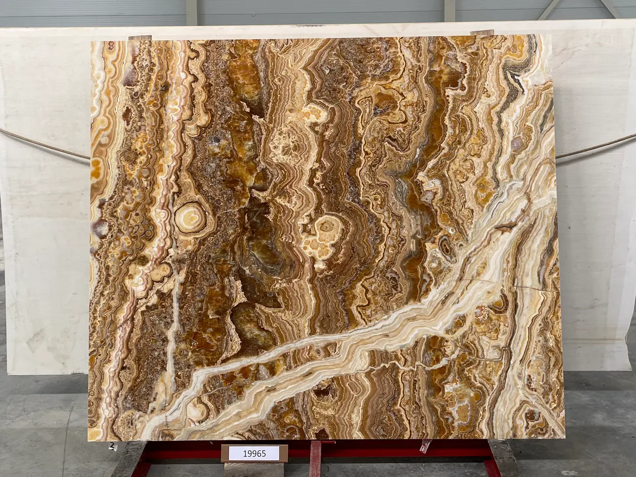 Слэб из оникса ONICE ROMANTIC BROWN полированный 2000x1700x20 мм, код 19965