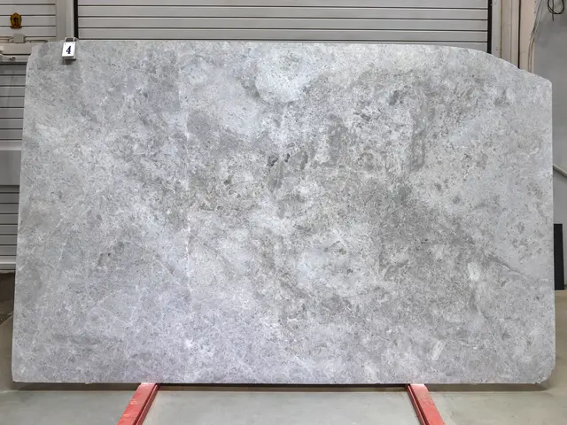 Слэб из мрамора TUNDRA GREY полированный 2820x1800x30 мм, код 28734