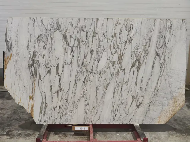 Слэб из мрамора STATUARIO полированный 2300x1760x20 мм, код 16385