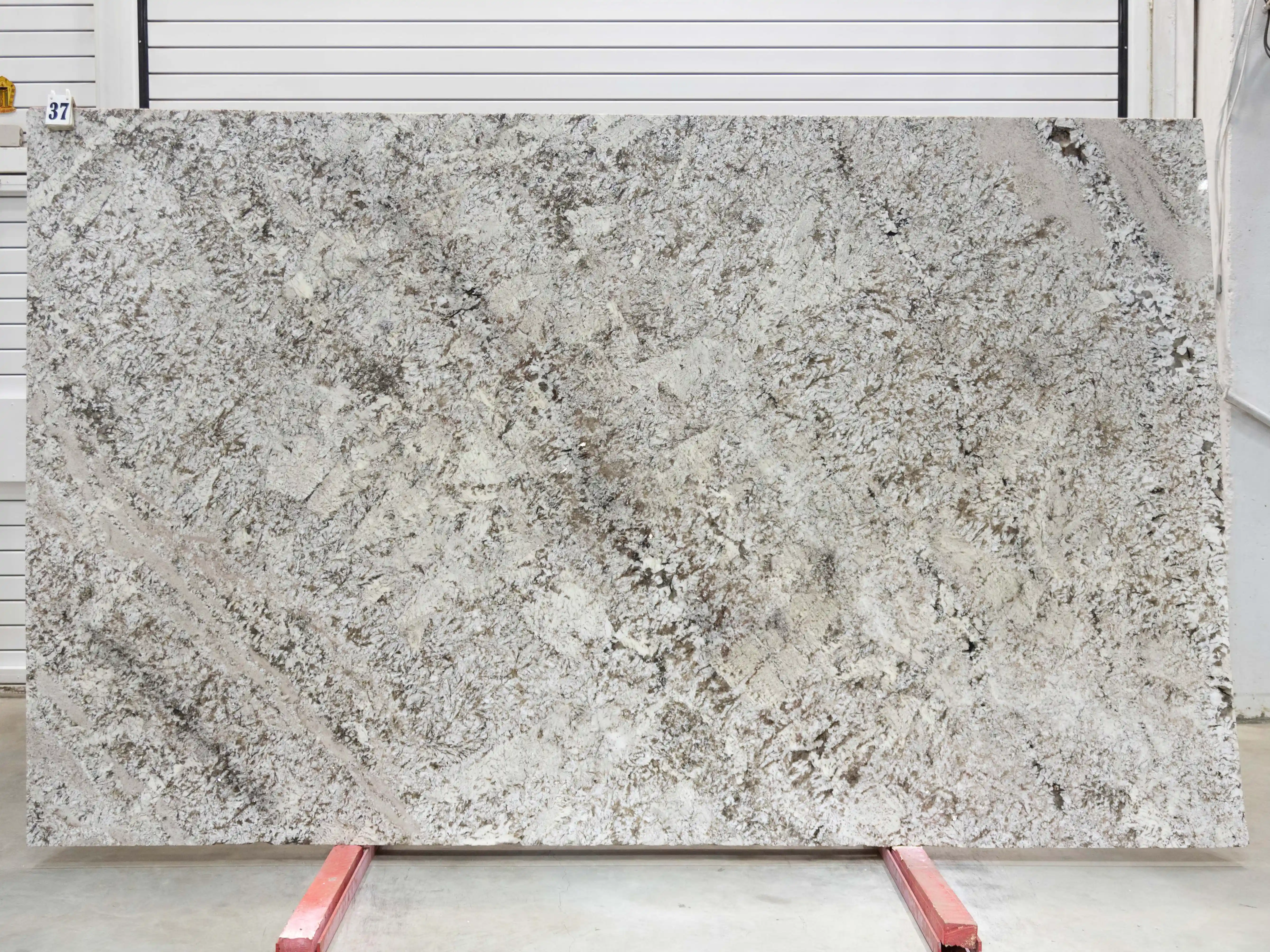 Слэб из гранита CREMA ANTICO полированный 3260x2000x30 мм, код 25701