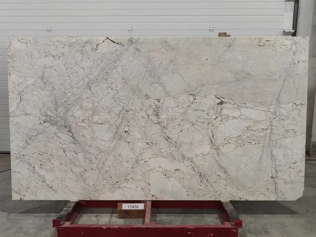 Слэб из мрамора CALACATTA CREMO полированный 2900x1600x20 мм, код 15436