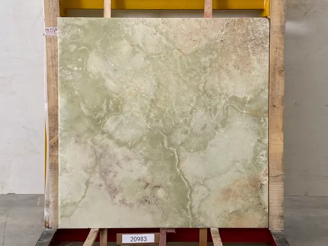Слэб из оникса ONICE WHITE FLORENCE полированный 1400x1400x20 мм, код 20983