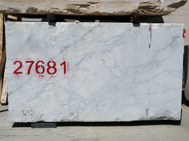 Мрамор Блок из мрамора STATUARIO 2450x1800x1370 мм, код 27681