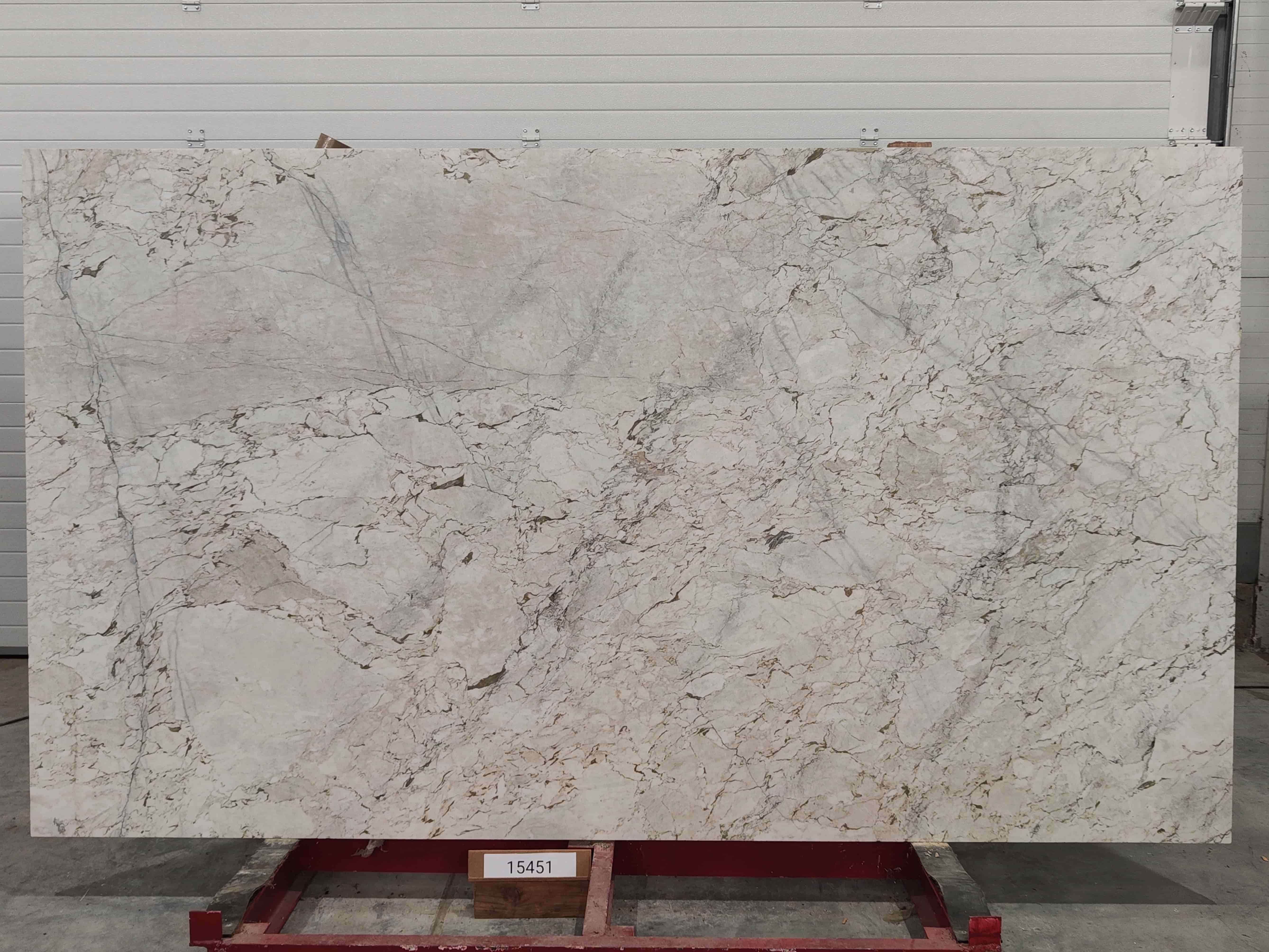 Слэб из мрамора CALACATTA CREMO полированный 2800x1600x20 мм, код 15451