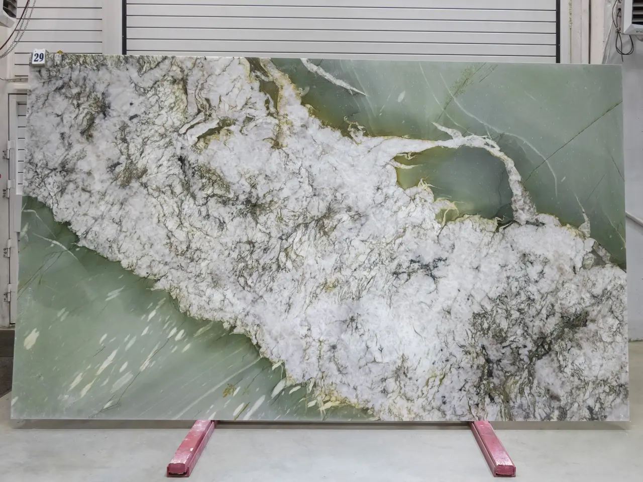 Слэб из кварцита RIO GRANDE полированный 3350x1970x20 мм, код 25995