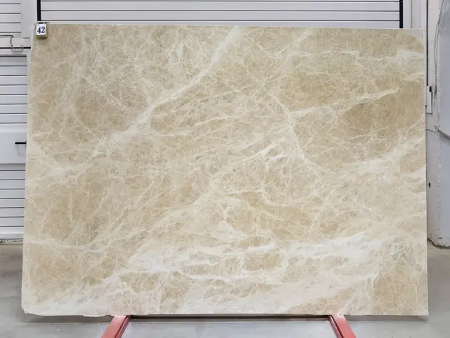 Слэб из мрамора EMPERADOR LIGHT полированный 2760x1970x20 мм, код 25785