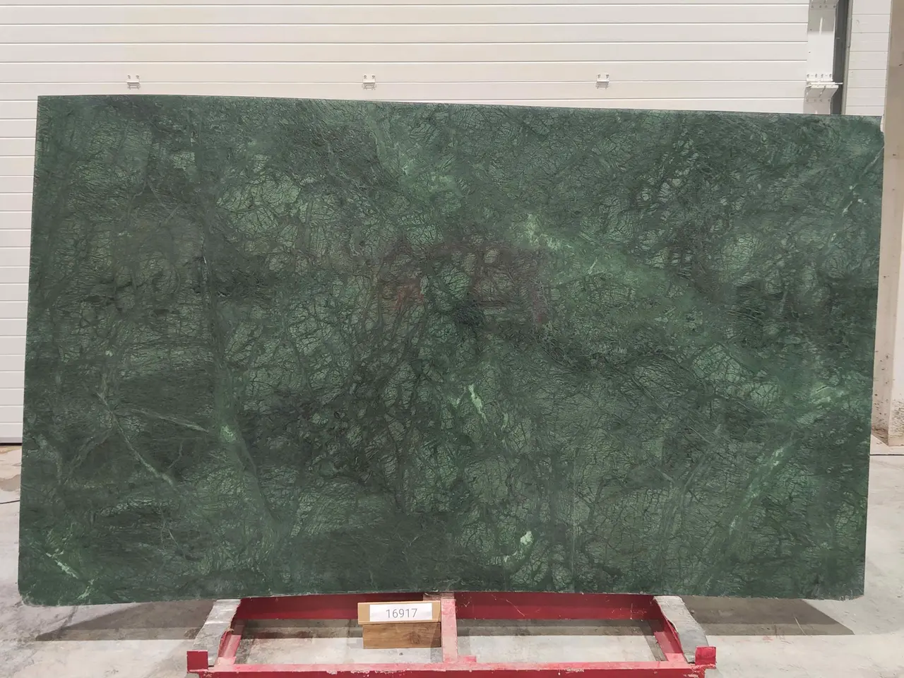 Слэб из мрамора INDIAN GREEN полированный 2850x1650x30 мм, код 16917