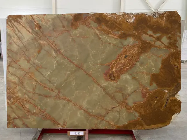 Слэб из оникса VERDE полированный 2670x1800x20 мм, код 12260