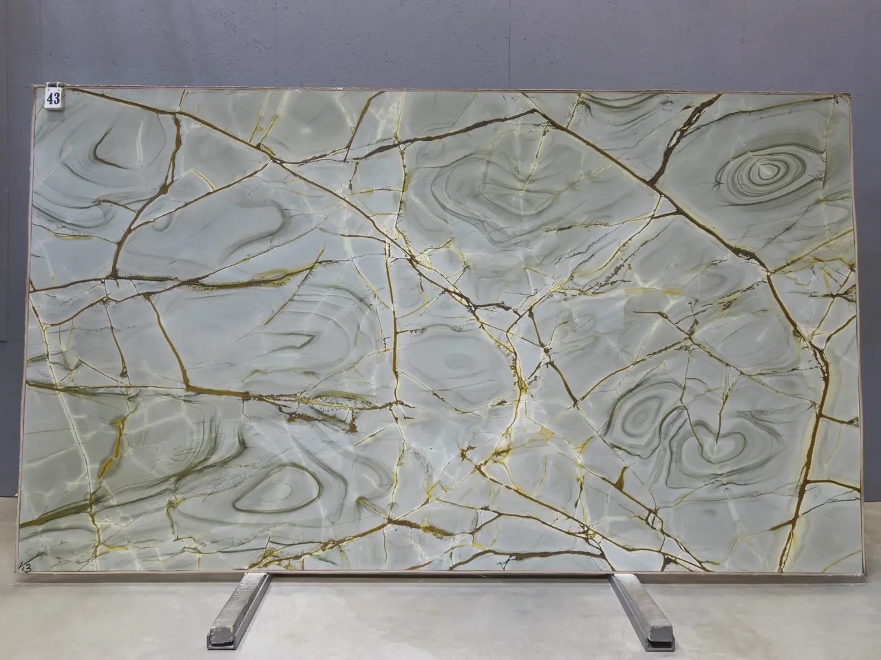 Слэб из кварцита BLUE ROMA 3370x1950x20 мм, код 26168