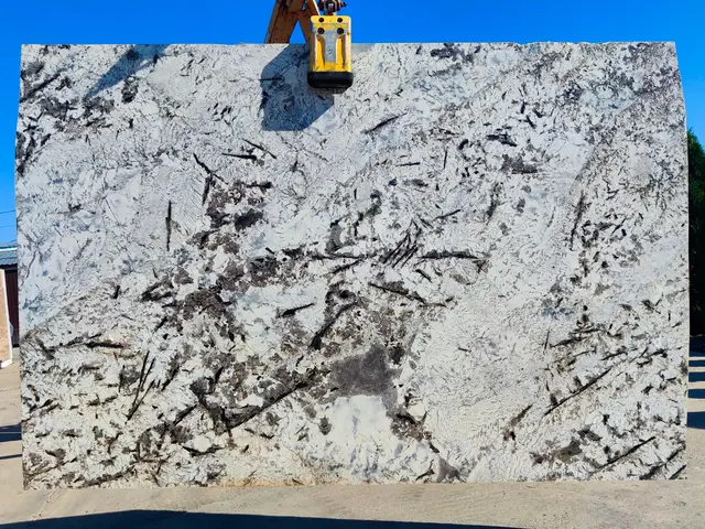 Слэб из гранита BLUE FLOWER полированный 3100x2070x30 мм, код 25215