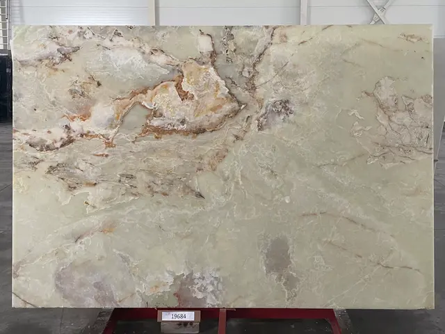 Слэб из оникса VERDE полированный 2750x1850x20 мм, код 19684