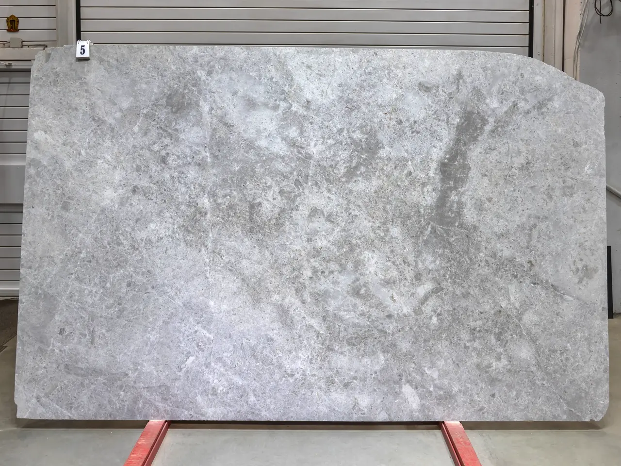 Слэб из мрамора TUNDRA GREY полированный 2820x1800x30 мм, код 28735