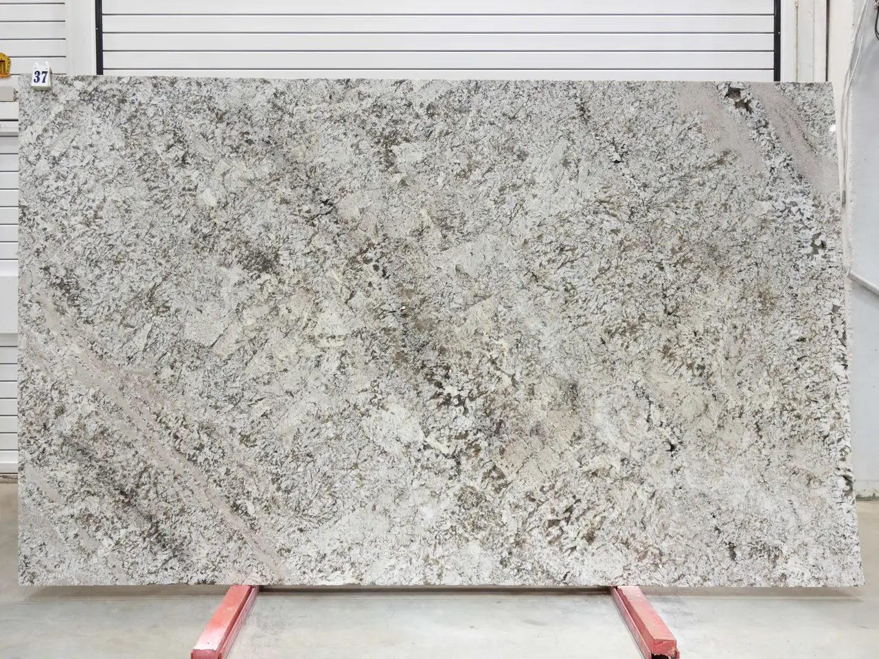 Слэб из гранита CREMA ANTICO полированный 3260x2000x30 мм, код 25701