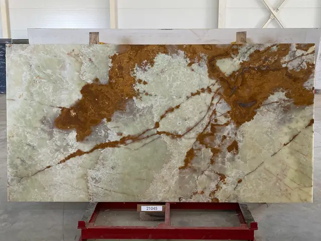 Слэб из оникса VERDE полированный 3100x1600x20 мм, код 21045